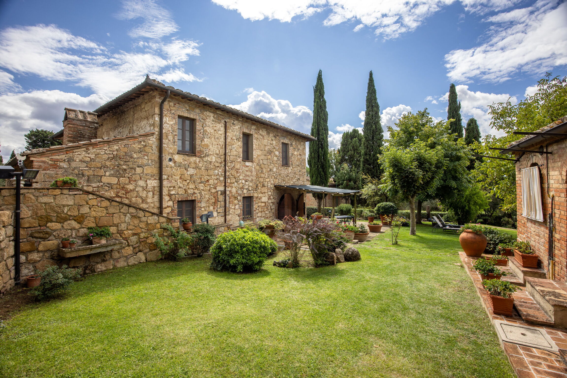 Rustic Retreat with Scenic Views in Tuscany