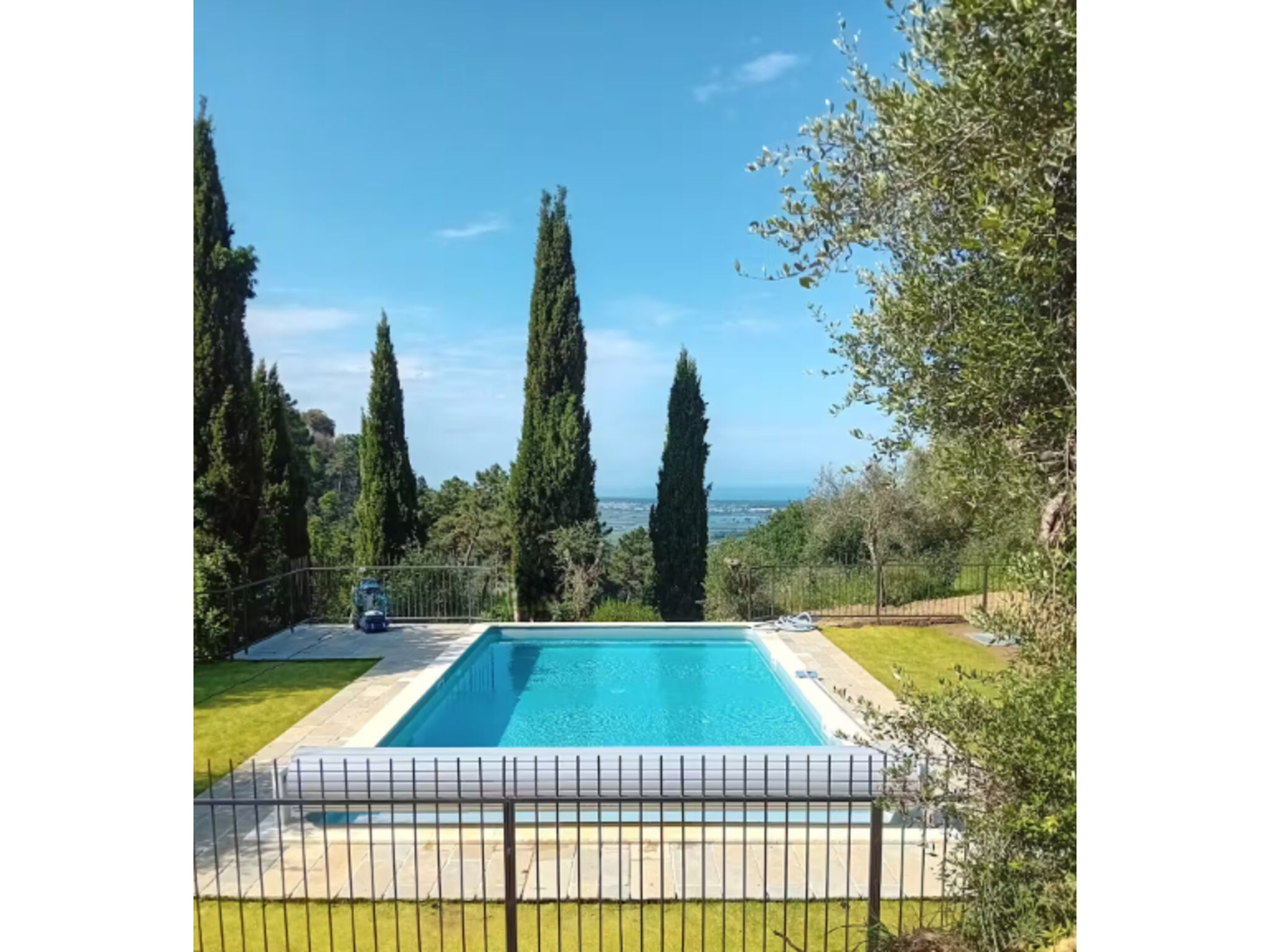 Hilltop Five Bedroom Villa in Tuscany
