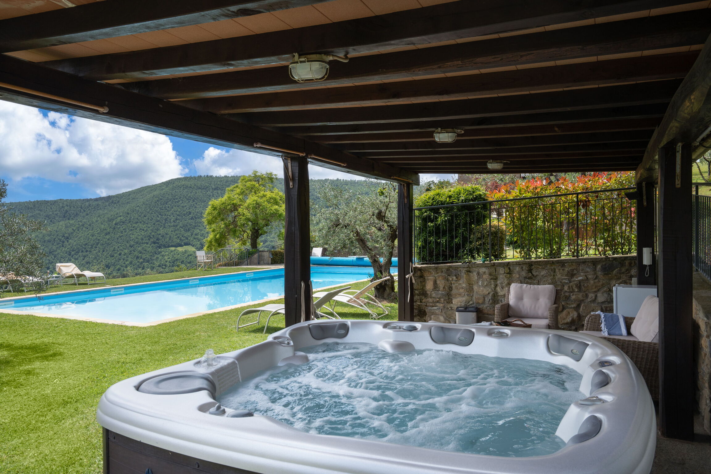 Terrace-Style Pool Villa in Tuscany