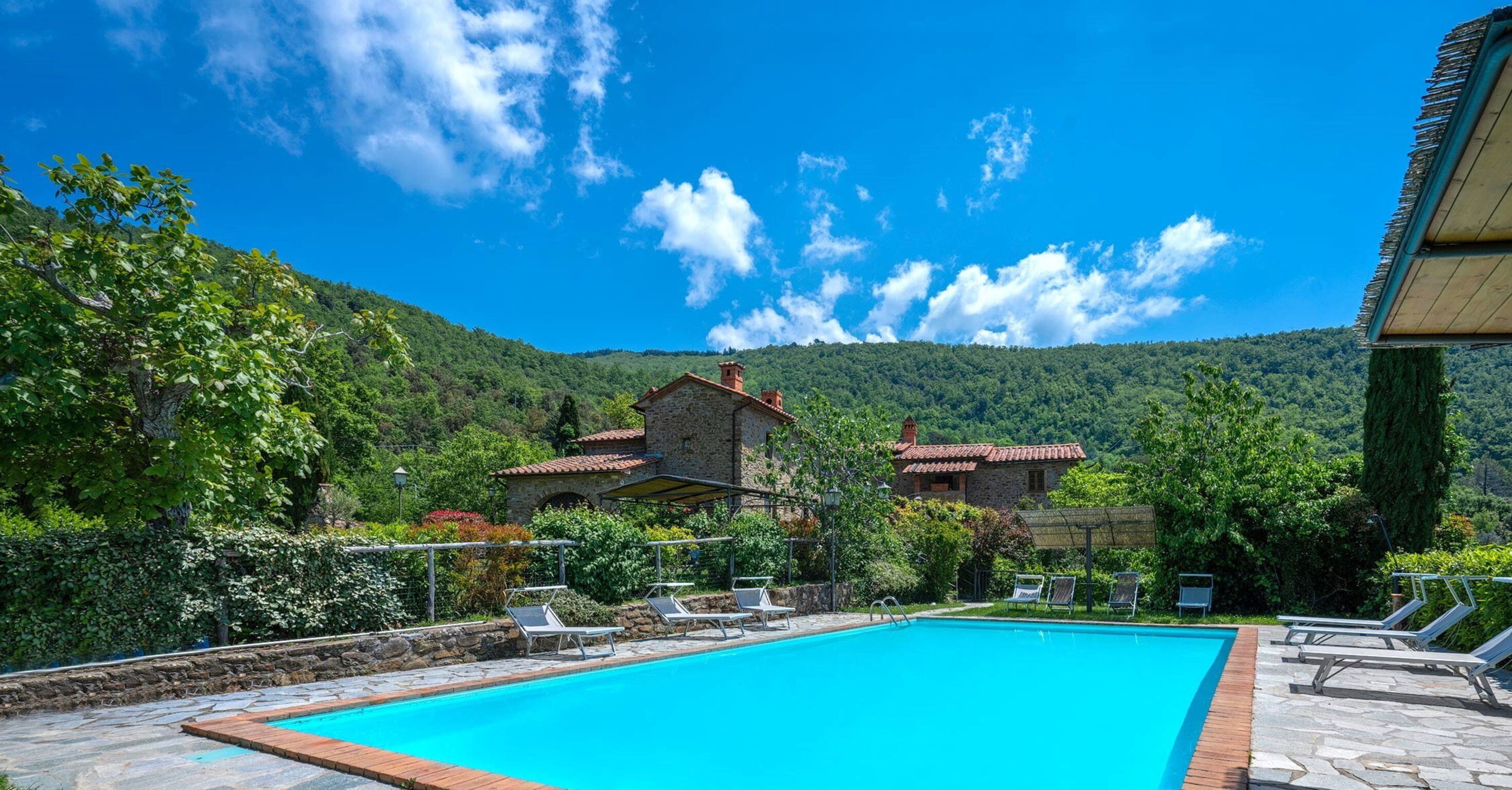 Tranquil Poolside Retreat in Cortona