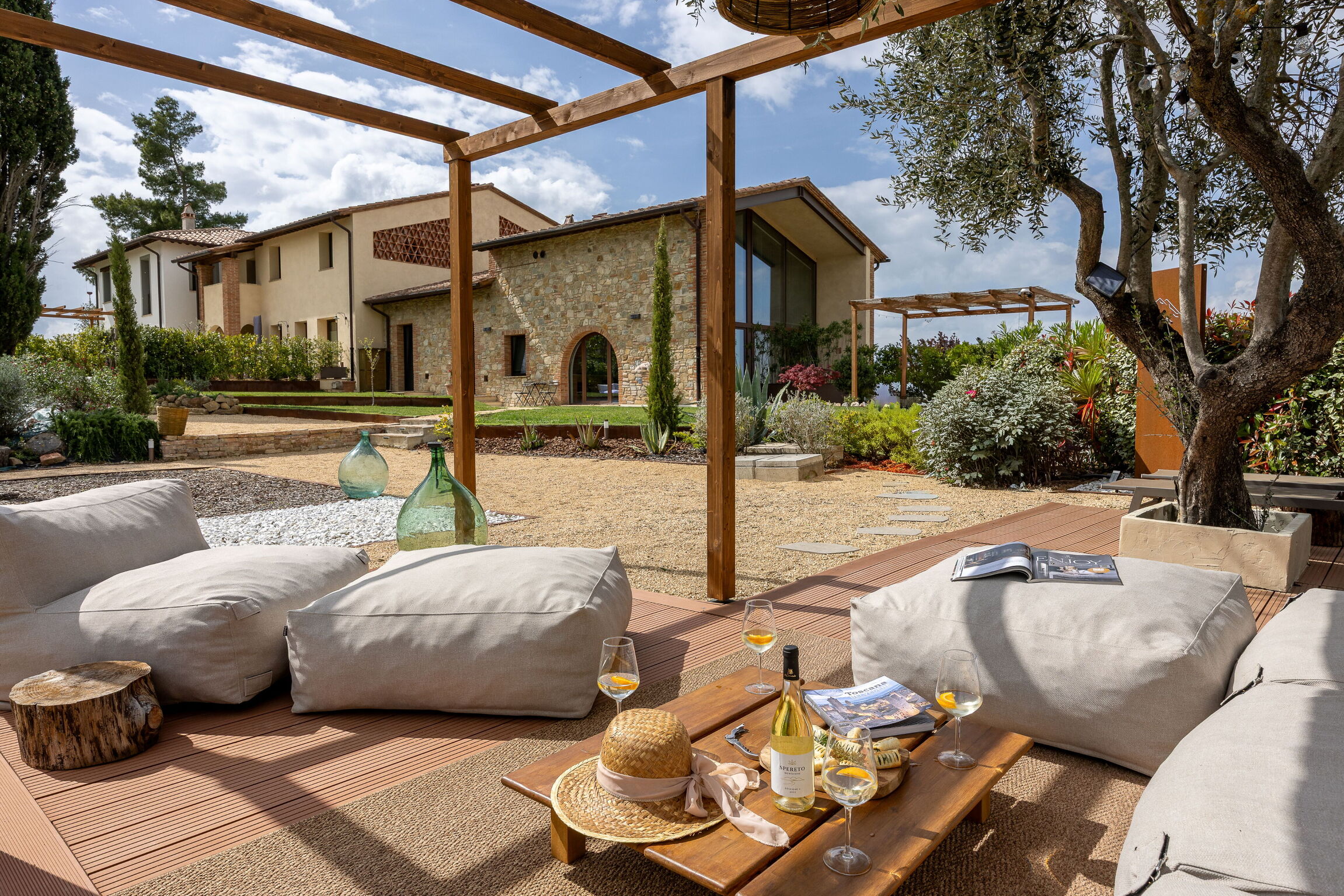 Charming Poolside Apartment in Montaione